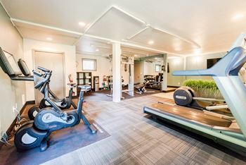 the gym at the preserve at polk apartments
